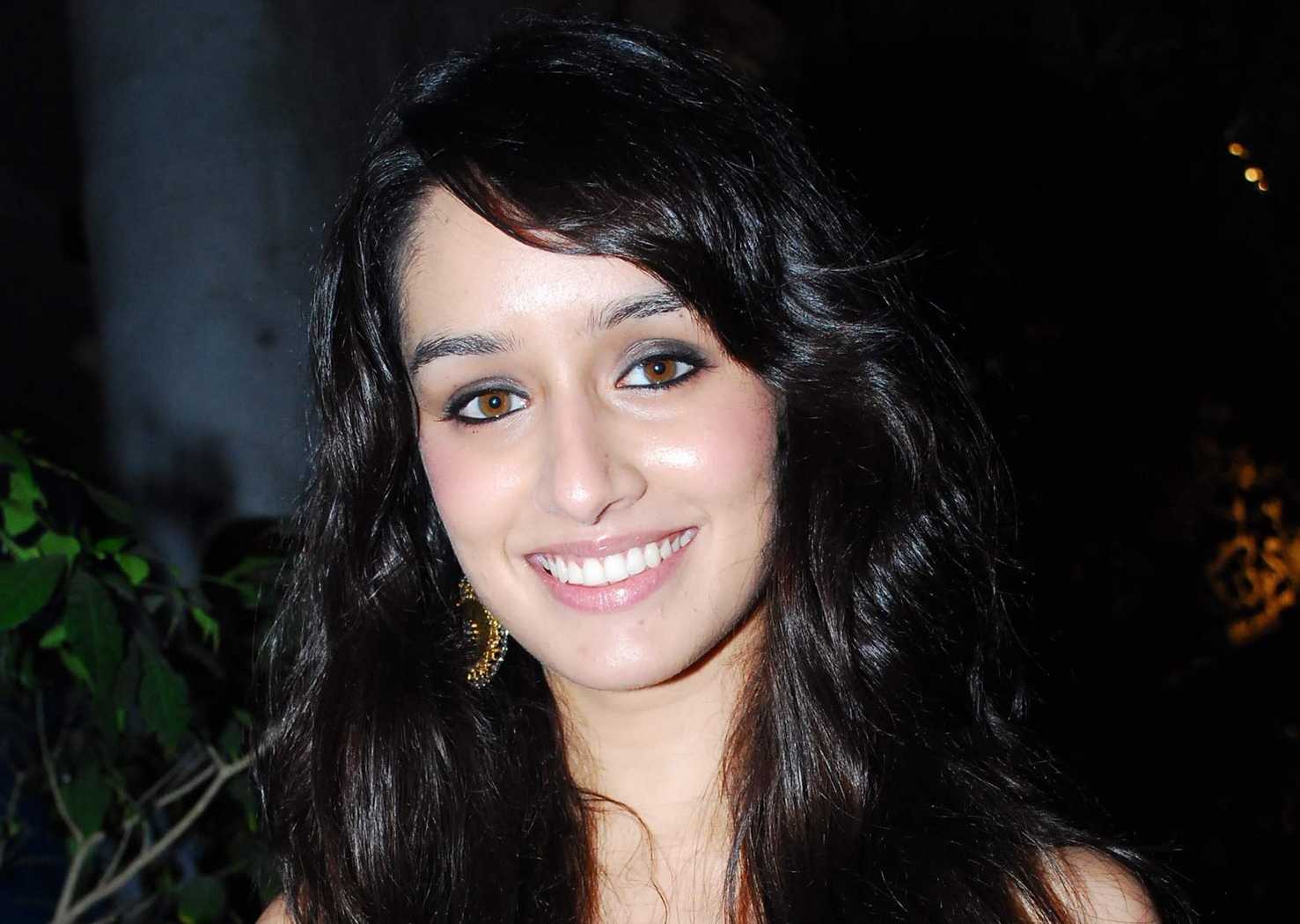 Shraddha Kapoor to do an item number in Kjo’s next